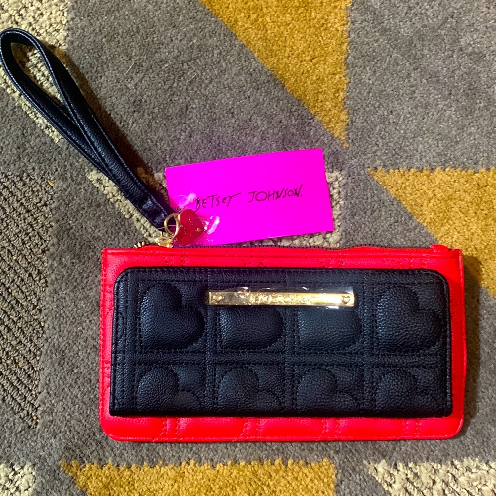 BETSEY JOHNSON Black & Red Leather Hearts Gold Wristlet Wallet NWT